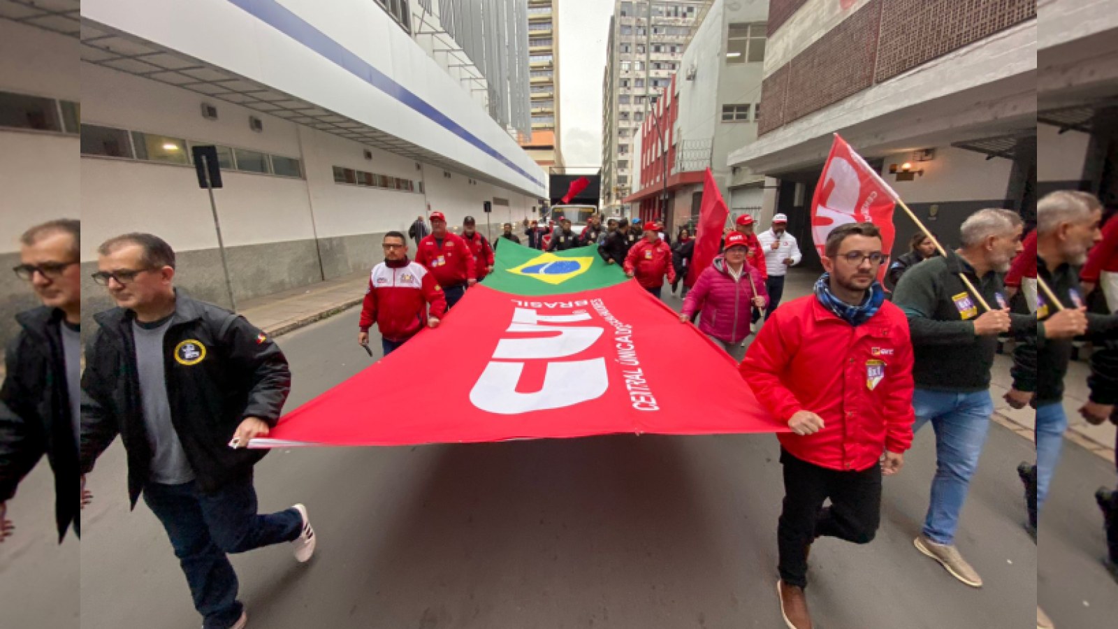 Trabalhadores vão às ruas do Brasil pedir o fim da escala 6x1
